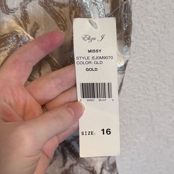 NWT- Eliza J - Gold Cream Shimmer Jeweled Short Sleeve Cocktail Dress, Size 16 - Picture 3 of 11